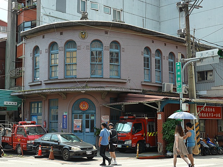 大稻埕教會、延平教會、大稻埕慈聖宮、涼州街街屋與原永樂公學校校舍 — 臺北橋下之大稻埕散策 第一部