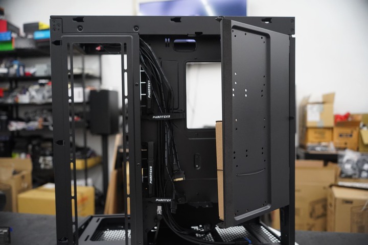 Phanteks 追風者 NV5 / Premium DRGB 套件 海景房直立式中塔機箱