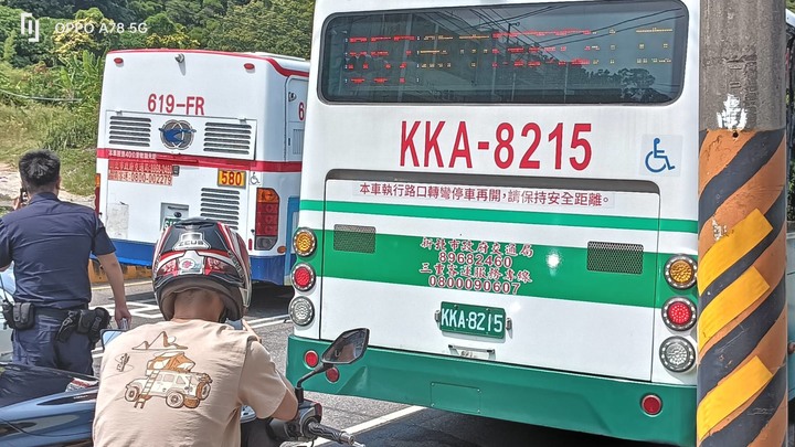 誰說只有機車會鑽車縫？