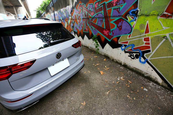 [開箱]福斯Volkswagen Golf 8 Variant - 終於實現我的旅行車Wagon Dream