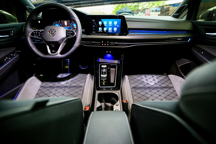 [開箱]福斯Volkswagen Golf 8 Variant - 終於實現我的旅行車Wagon Dream