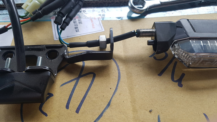 🛠️KRV Moto 版車牌架上移,還原 TCS 版式樣