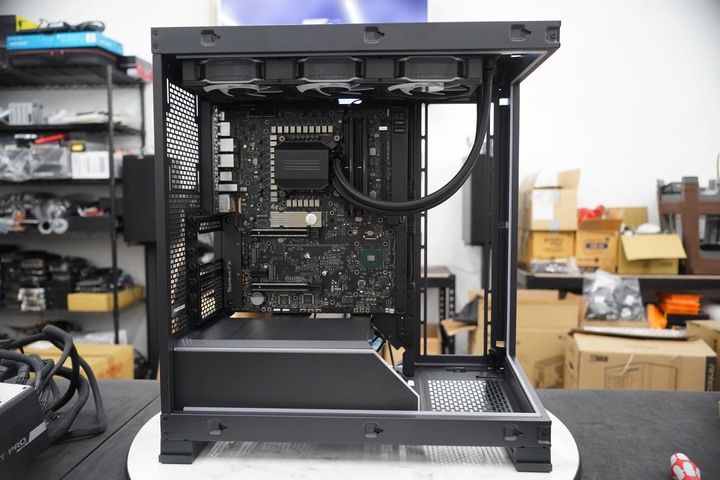 Phanteks 追風者 NV5 / Premium DRGB 套件 海景房直立式中塔機箱