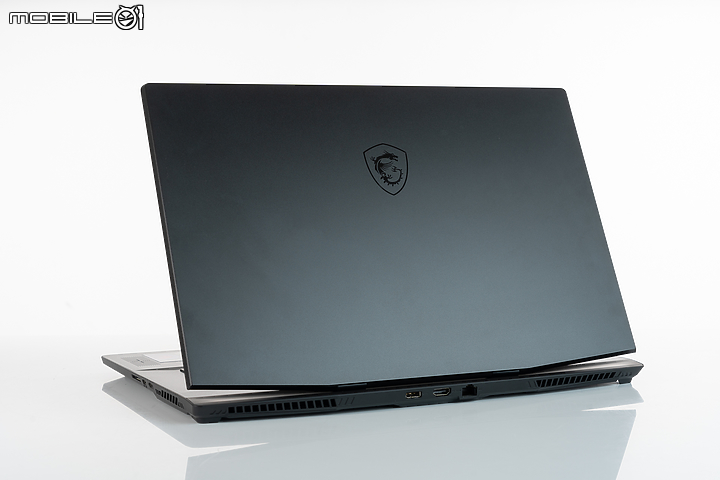 MSI Stealth 17 Studio A13V 測試報告|薄型機身釋放專業創作者效能