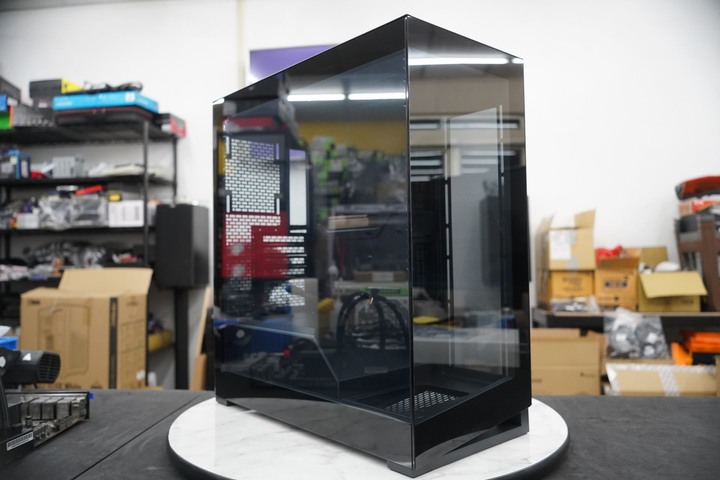Phanteks 追風者 NV5 / Premium DRGB 套件 海景房直立式中塔機箱