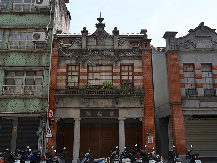 大稻埕教會、延平教會、大稻埕慈聖宮、涼州街街屋與原永樂公學校校舍 — 臺北橋下之大稻埕散策 第一部