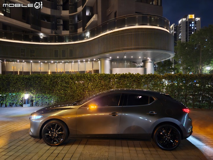 點我看大圖 前賓士車主微開箱2024 Mazda 3 5D 20S Signature 選配 Carbon Edition+ Package 及初步心得分享