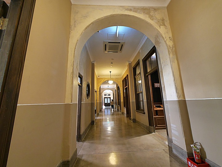 文萌樓、原臺北北警察署、新芳春行、老建築咖啡館群,外掛阿桐阿寶四神湯+大埔鐵板燒— 大稻埕臺北橋頭散策 第二部