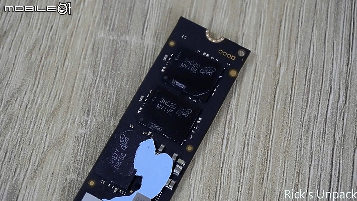 點我看大圖 【開箱】全球真正首款Gen5 SSD|Micron Crucial T700 Gen5 SSD 1TB