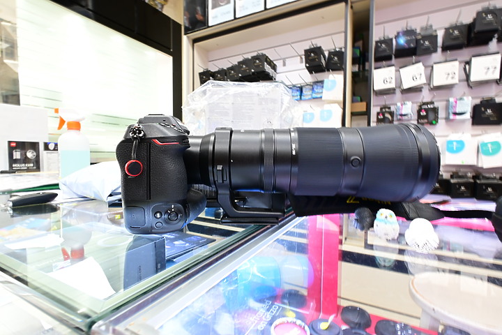 點我看大圖 Nikon 180-600mm雨中觀音湖開箱(Z8+1.4X),拍池鷺後8分鐘下大雨。