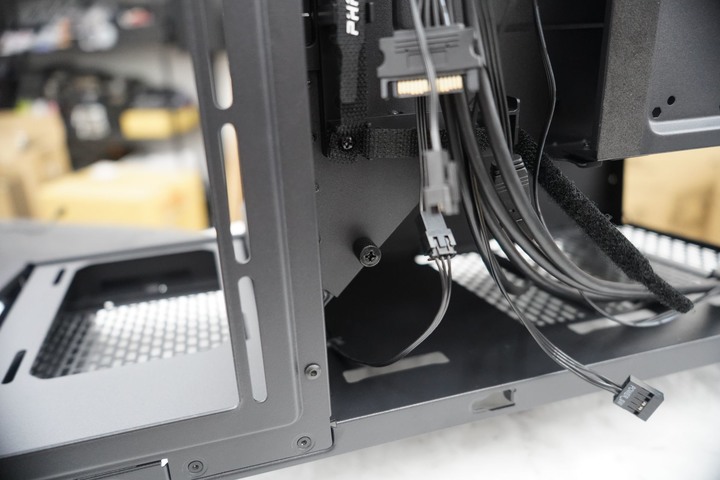 Phanteks 追風者 NV5 / Premium DRGB 套件 海景房直立式中塔機箱