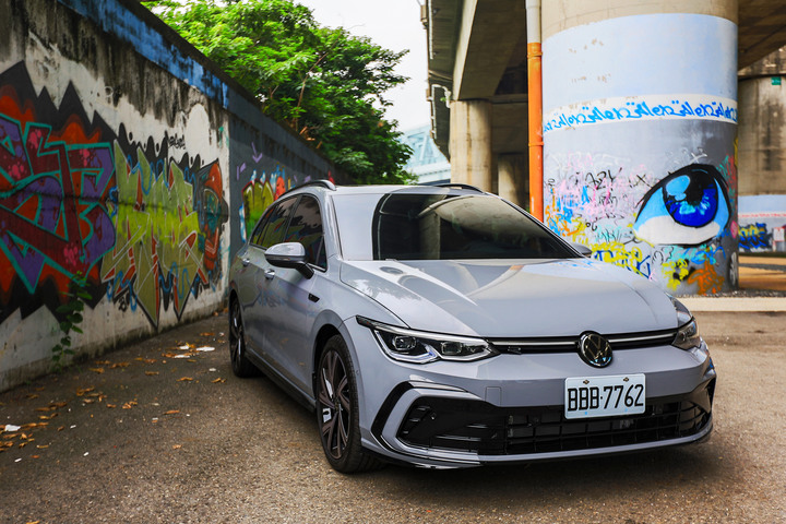 [開箱]福斯Volkswagen Golf 8 Variant - 終於實現我的旅行車Wagon Dream