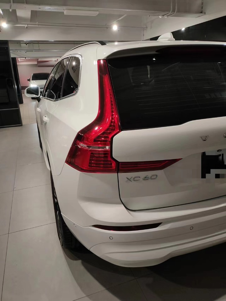 Volvo XC60B4 盲點移除版(菁英版) 交車兩個月 行車紀錄器昇級A810 加裝後輪擋泥框 外置胎壓檢測 車機螢幕常沒反應 ----- 不是吹捧文 不喜勿入