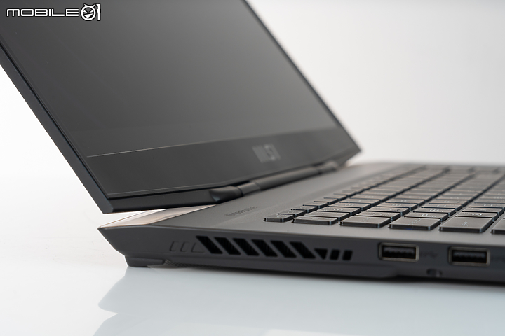 MSI Stealth 17 Studio A13V 測試報告|薄型機身釋放專業創作者效能