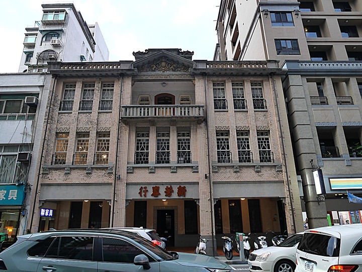文萌樓、原臺北北警察署、新芳春行、老建築咖啡館群,外掛阿桐阿寶四神湯+大埔鐵板燒— 大稻埕臺北橋頭散策 第二部