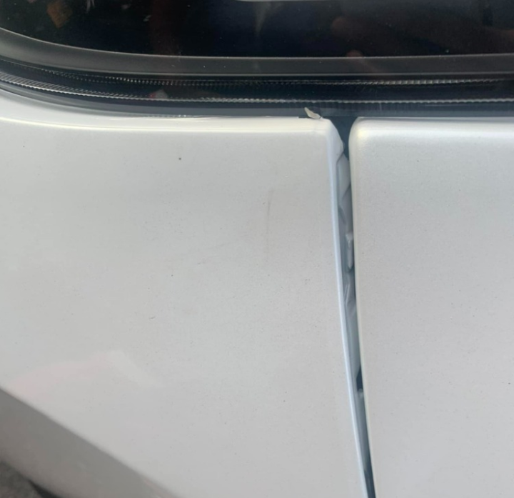 買車申購前應詳閱公開說明書～妥善率👎👎 8月底剛交完車，RAV4 前保桿兩邊竟彈開，原廠回覆「保桿太重只能用泡棉膠黏」