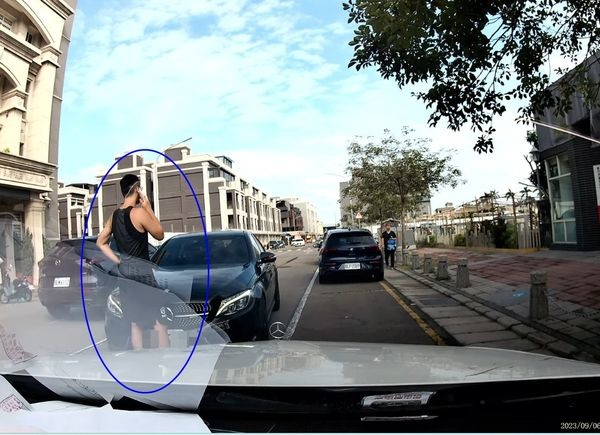 爆乳媽狂嗆…賓士爸怒交影片檢舉了!警初判「3項違規」罰鍰曝光
