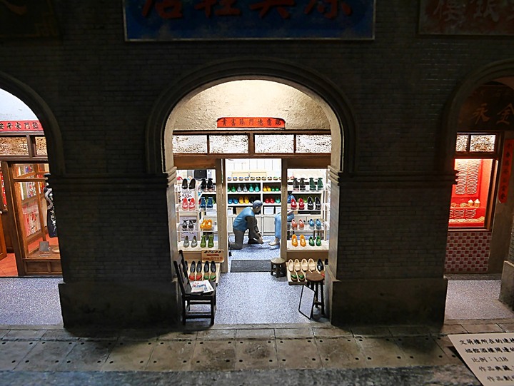 文萌樓、原臺北北警察署、新芳春行、老建築咖啡館群，外掛阿桐阿寶四神湯+大埔鐵板燒— 大稻埕臺北橋頭散策 第二部