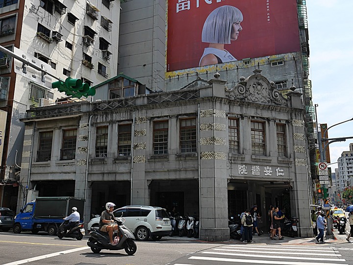 大稻埕教會、延平教會、大稻埕慈聖宮、涼州街街屋與原永樂公學校校舍 — 臺北橋下之大稻埕散策 第一部