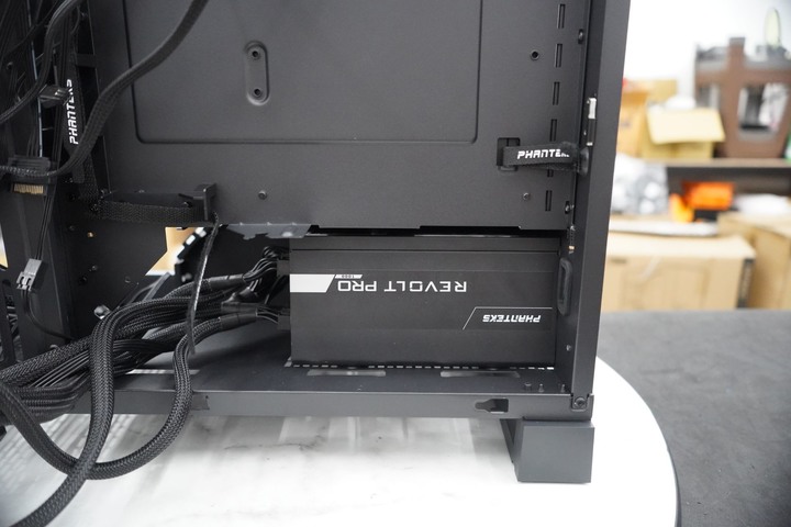 Phanteks 追風者 NV5 / Premium DRGB 套件 海景房直立式中塔機箱