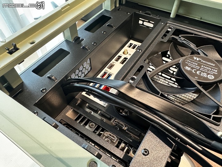 透視 The Tower 200迷你機殼 抹茶綠 +專用 LCD 面板模組
