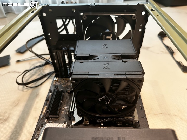 透視 The Tower 200迷你機殼 抹茶綠 +專用 LCD 面板模組