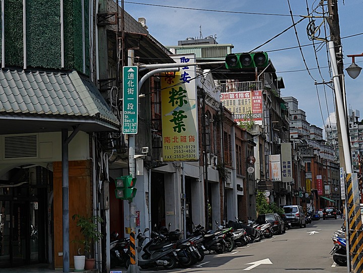 大稻埕教會、延平教會、大稻埕慈聖宮、涼州街街屋與原永樂公學校校舍 — 臺北橋下之大稻埕散策 第一部