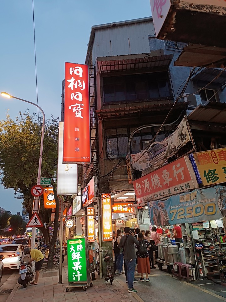 文萌樓、原臺北北警察署、新芳春行、老建築咖啡館群,外掛阿桐阿寶四神湯+大埔鐵板燒— 大稻埕臺北橋頭散策 第二部
