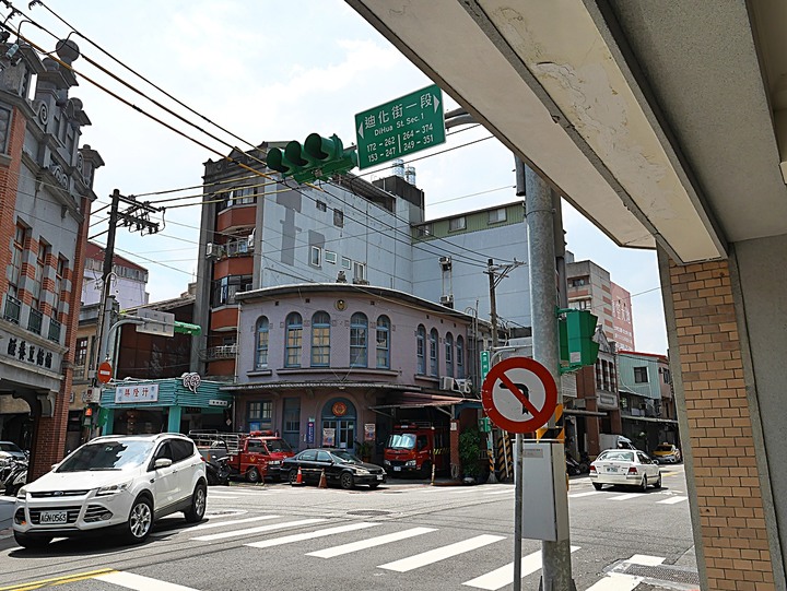 大稻埕教會、延平教會、大稻埕慈聖宮、涼州街街屋與原永樂公學校校舍 — 臺北橋下之大稻埕散策 第一部