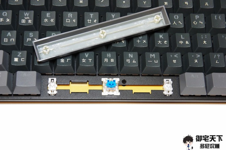 開箱｜【FOXXRAY 狐鐳】電競鍵盤滑鼠組推薦 - FXR-HKM-82 青瞳戰狐機械青軸鍵盤 + FXR-HM-75 隕星獵狐電競滑鼠