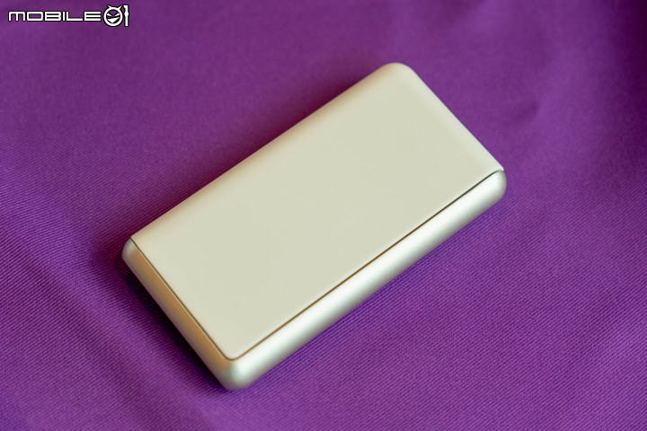 【採訪】BenQ 推出 Laptop Bar 筆電燈 以廣闊特殊光型在外也能打造舒適工作環境