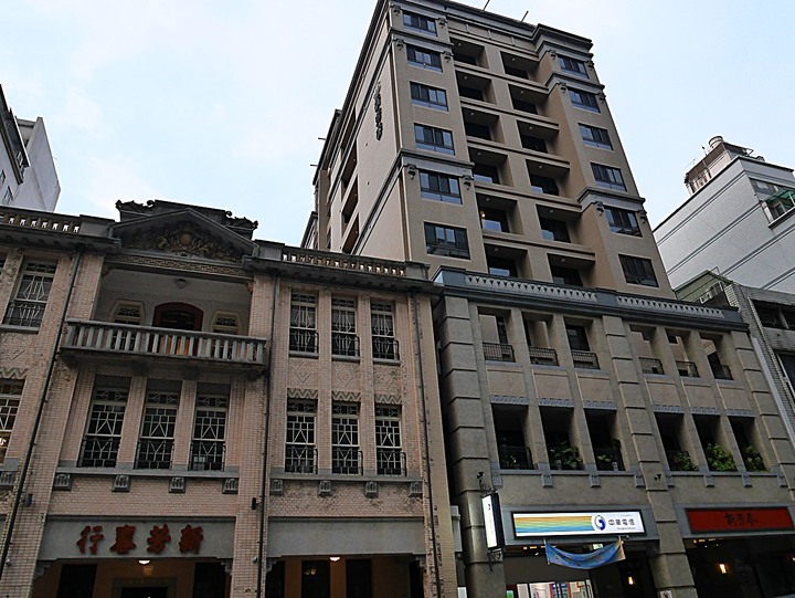 文萌樓、原臺北北警察署、新芳春行、老建築咖啡館群,外掛阿桐阿寶四神湯+大埔鐵板燒— 大稻埕臺北橋頭散策 第二部