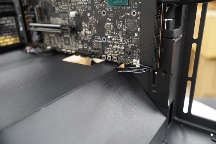 Phanteks 追風者 NV5 / Premium DRGB 套件 海景房直立式中塔機箱