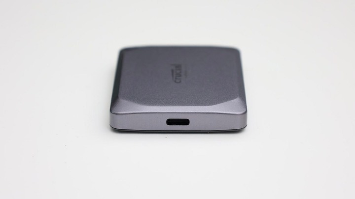 輕巧的 10Gbps 固態硬碟，開箱評測 Crucial X9 Pro