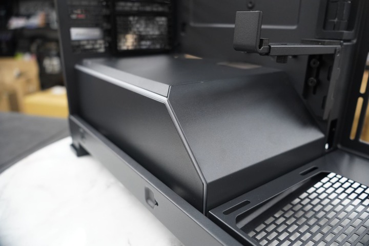 Phanteks 追風者 NV5 / Premium DRGB 套件 海景房直立式中塔機箱
