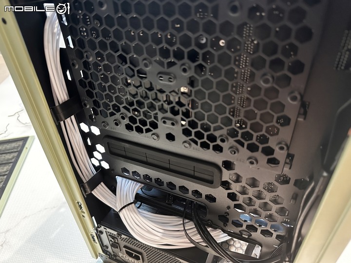 透視 The Tower 200迷你機殼 抹茶綠 +專用 LCD 面板模組