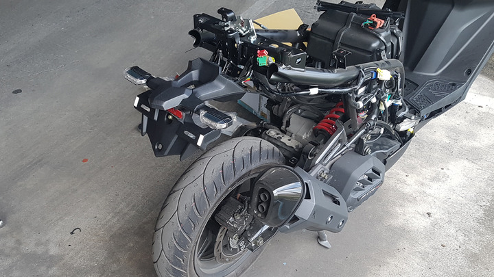 點我看大圖 🛠️KRV Moto 版車牌架上移,還原 TCS 版式樣