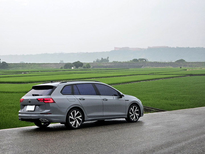 [開箱]福斯Volkswagen Golf 8 Variant - 終於實現我的旅行車Wagon Dream