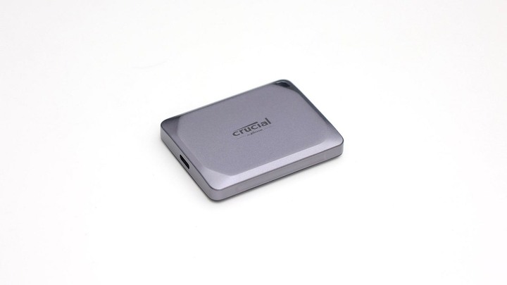 輕巧的 10Gbps 固態硬碟，開箱評測 Crucial X9 Pro
