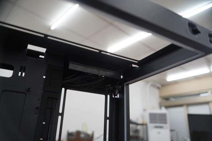 Phanteks 追風者 NV5 / Premium DRGB 套件 海景房直立式中塔機箱