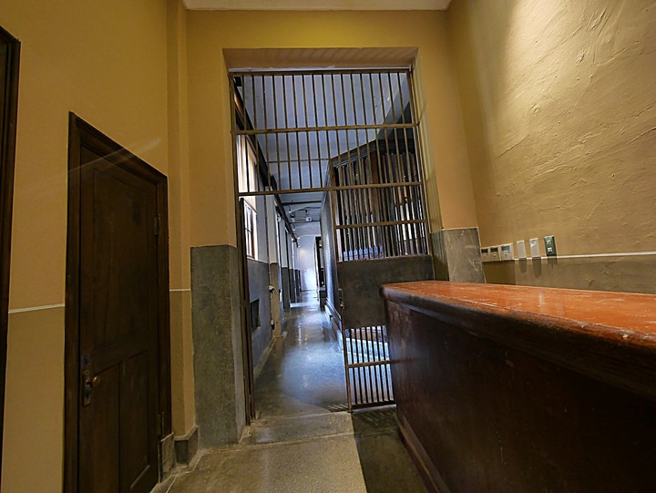 文萌樓、原臺北北警察署、新芳春行、老建築咖啡館群,外掛阿桐阿寶四神湯+大埔鐵板燒— 大稻埕臺北橋頭散策 第二部