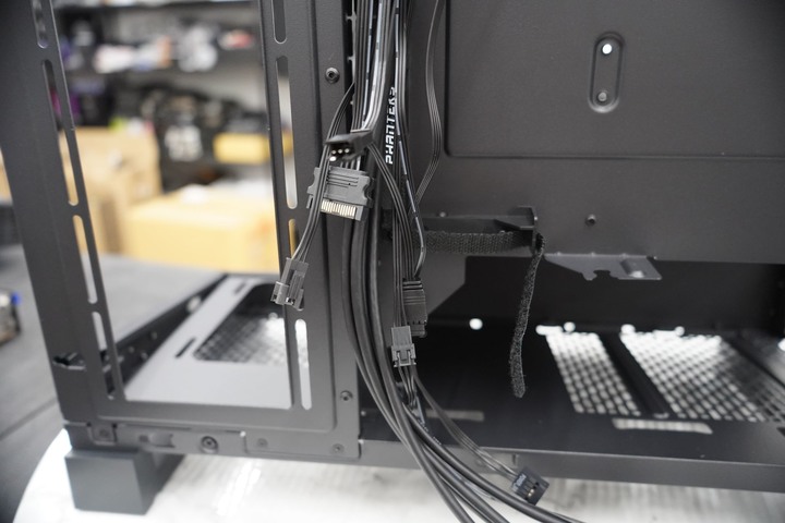 Phanteks 追風者 NV5 / Premium DRGB 套件 海景房直立式中塔機箱