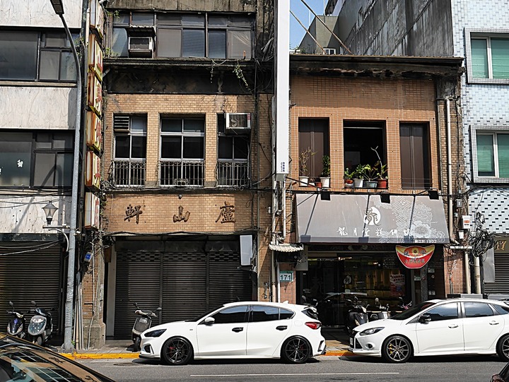 文萌樓、原臺北北警察署、新芳春行、老建築咖啡館群,外掛阿桐阿寶四神湯+大埔鐵板燒— 大稻埕臺北橋頭散策 第二部