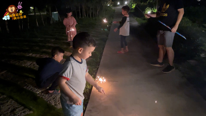 【親子景點 | 遊記】桃園豪華露營車超棒,旁邊還有小人國可以玩