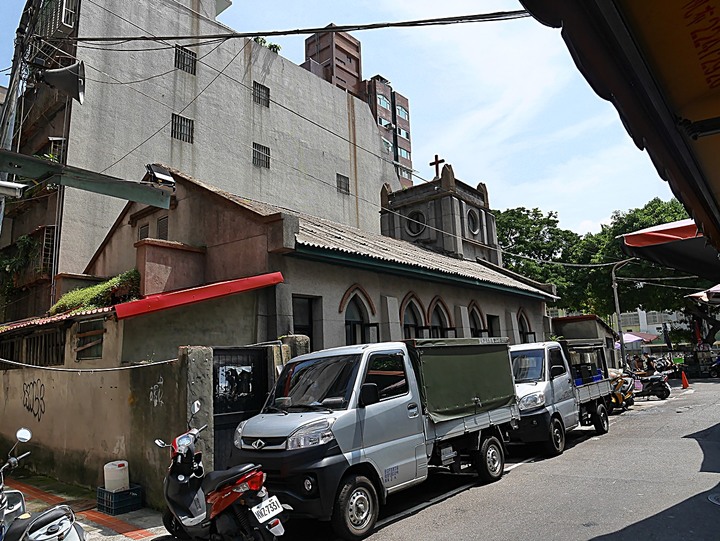 大稻埕教會、延平教會、大稻埕慈聖宮、涼州街街屋與原永樂公學校校舍 — 臺北橋下之大稻埕散策 第一部
