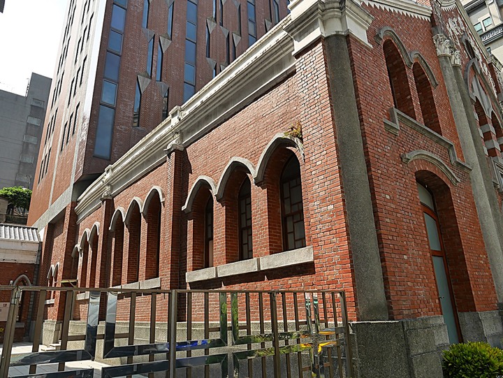 大稻埕教會、延平教會、大稻埕慈聖宮、涼州街街屋與原永樂公學校校舍 — 臺北橋下之大稻埕散策 第一部