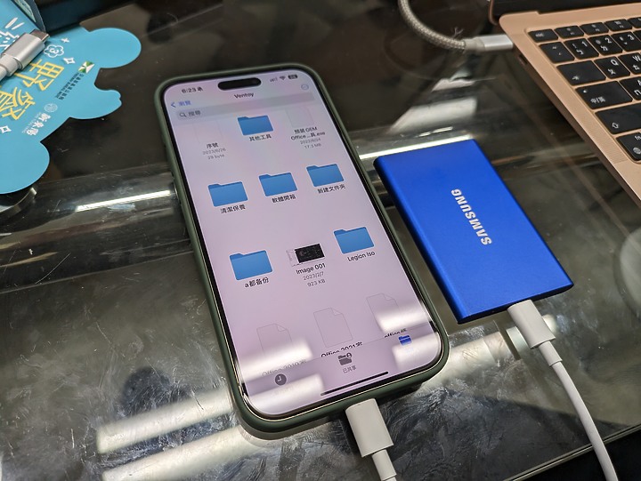 【小宅開箱】 iPhone 15 Pro Max 鈦色了Part 1，iPhone 15 Pro Max首發開箱小心得
