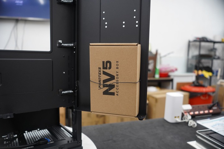 Phanteks 追風者 NV5 / Premium DRGB 套件 海景房直立式中塔機箱