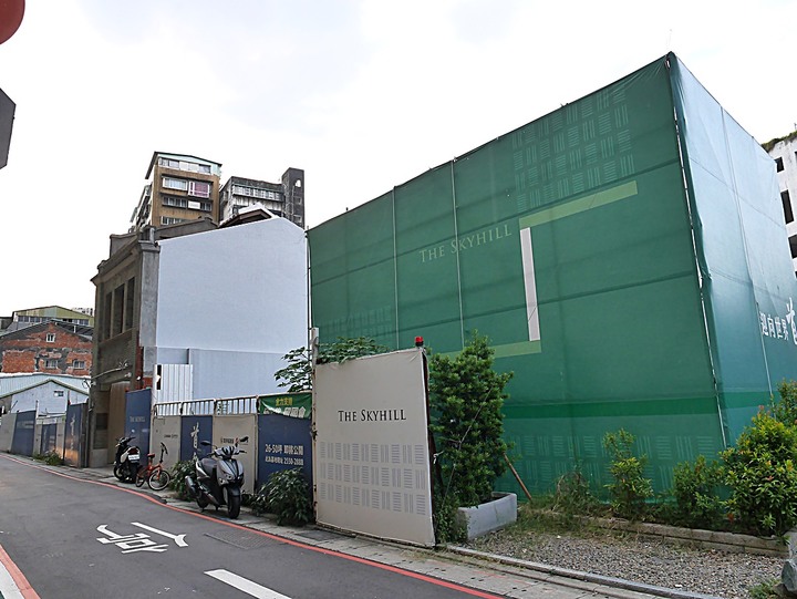 文萌樓、原臺北北警察署、新芳春行、老建築咖啡館群,外掛阿桐阿寶四神湯+大埔鐵板燒— 大稻埕臺北橋頭散策 第二部