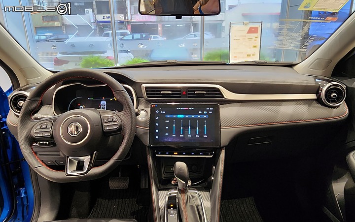 點我看大圖 MG ZS 展間賞車